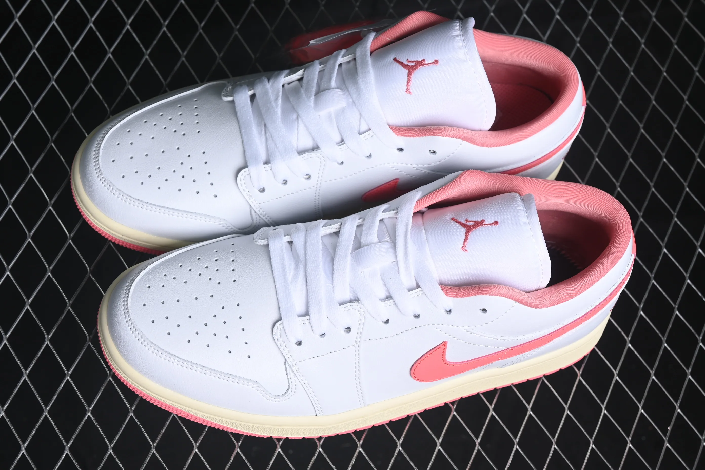 All categories Air Jordan Jordan series basketball shoes Air Jordan 1 Low Air Jordan 1 Low AJ1 Joe 1 white and pink low-top cultural and casual sneakers DC0774-109